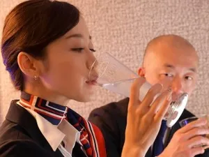 Ngực của chị dâu béo này khó có thể chứa được viên kim cương rồng độc